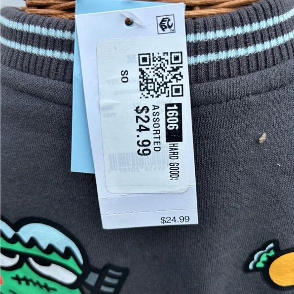 Hello Kitty and Friends Graphic Sweatshirt - Picture 6 of 12